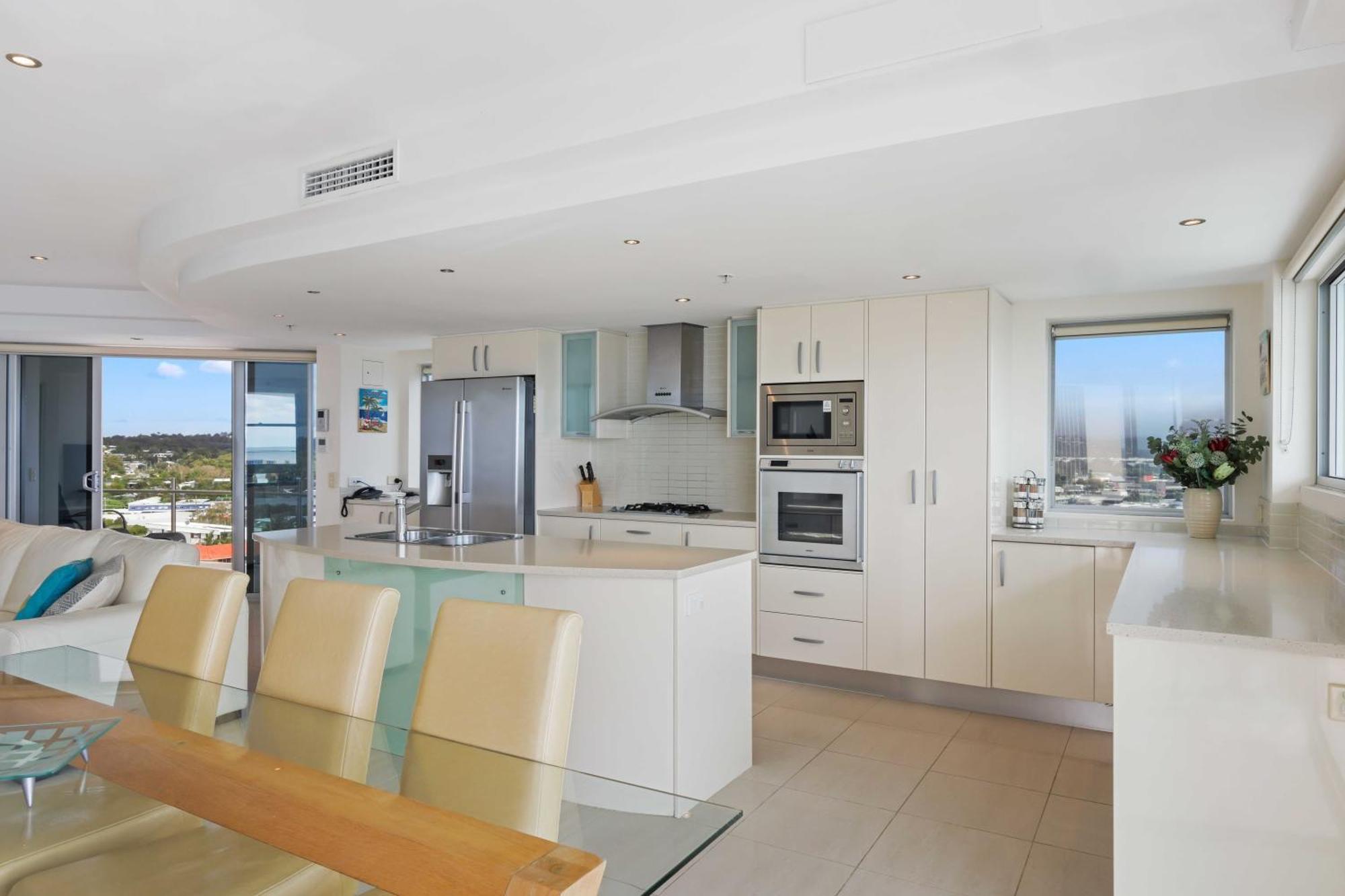 Aqua Vista Resort Maroochydore Room photo